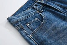 Load image into Gallery viewer, RT No. 1533 DISTRESSED CROPPED JEANS
