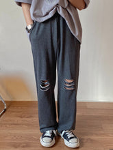 Load image into Gallery viewer, RT No. 1495 DISTRESSED SWEATPANTS
