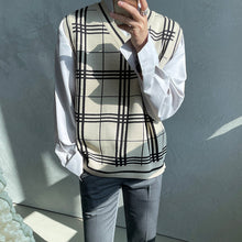 Load image into Gallery viewer, RT No. 3170 KNITTED PLAID V-NECK VEST
