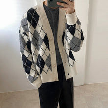 Load image into Gallery viewer, RT No. 1141 DIAMOND CARDIGAN
