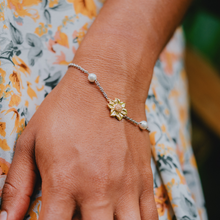 Load image into Gallery viewer, Blooming Sunflower Bracelet
